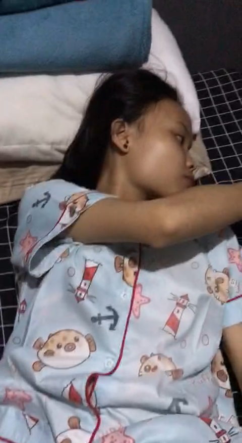 ganggu pacar tidur